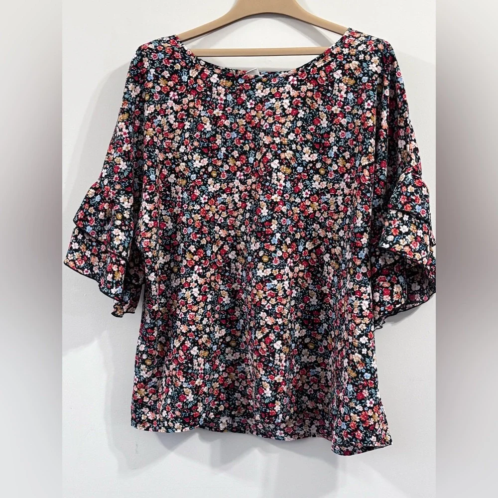 💜Floral Ruffle Sleeve Blouse in Black/Multi - Picture 2 of 10